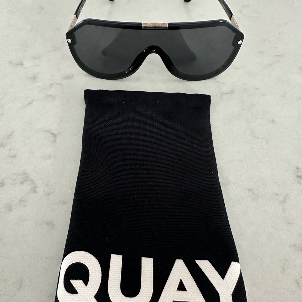 Quay Australia ShowBiz Black and Gold Shield Sunglasses - Picture 10 of 10